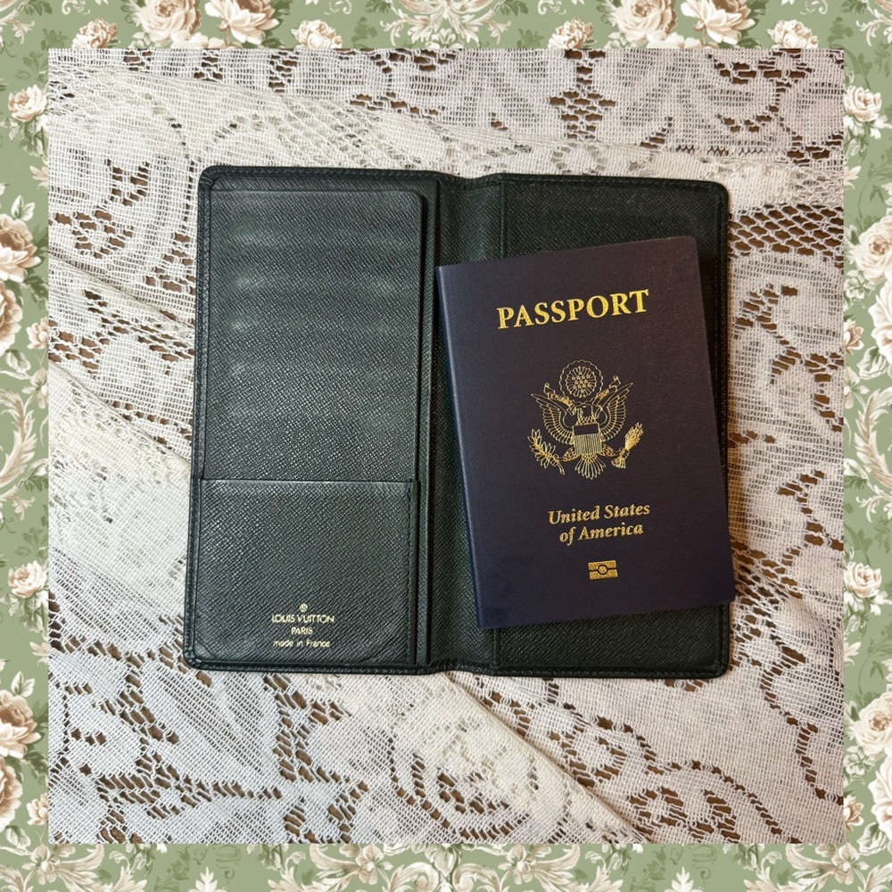 Louis Vuitton Green Epi Leather Checkbook Wallet